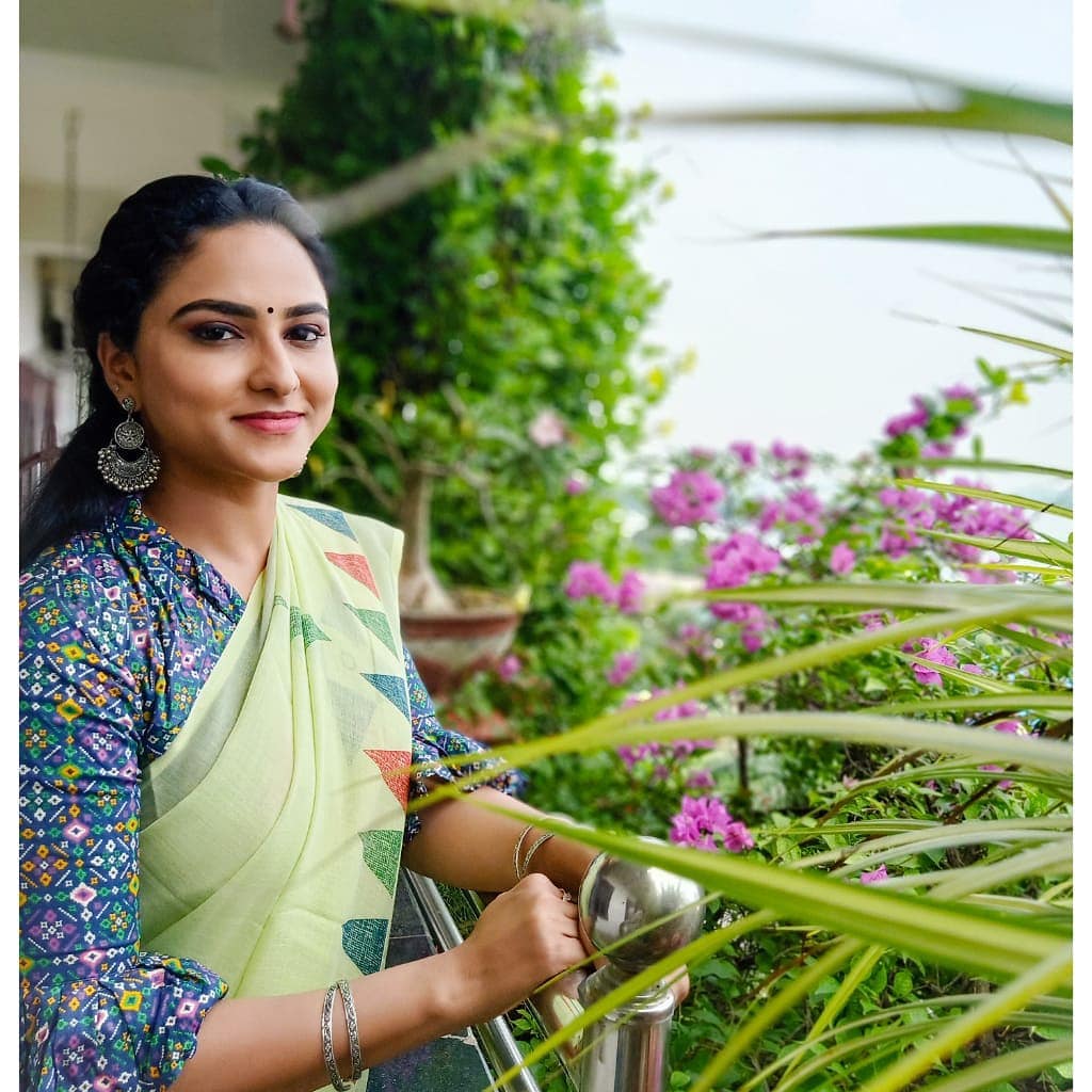 Zee Telugu Tv Anchor Kasi Annapurna In Green Saree Blouse